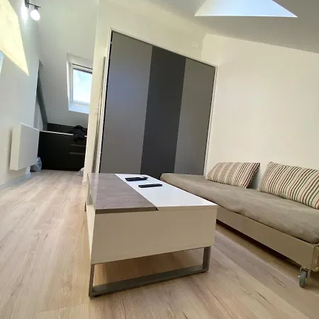 La 5 Etoiles 30g Rue General Margueritte Apartment